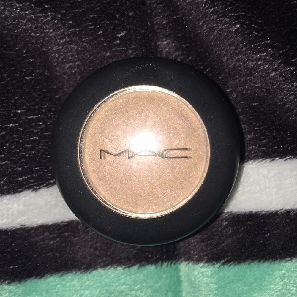 Mac single shadow